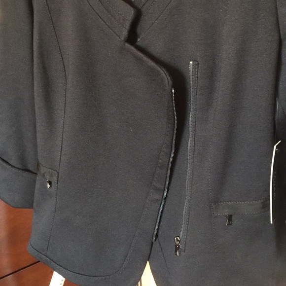 T TAHARI. Blazer. - Picture 8 of 8